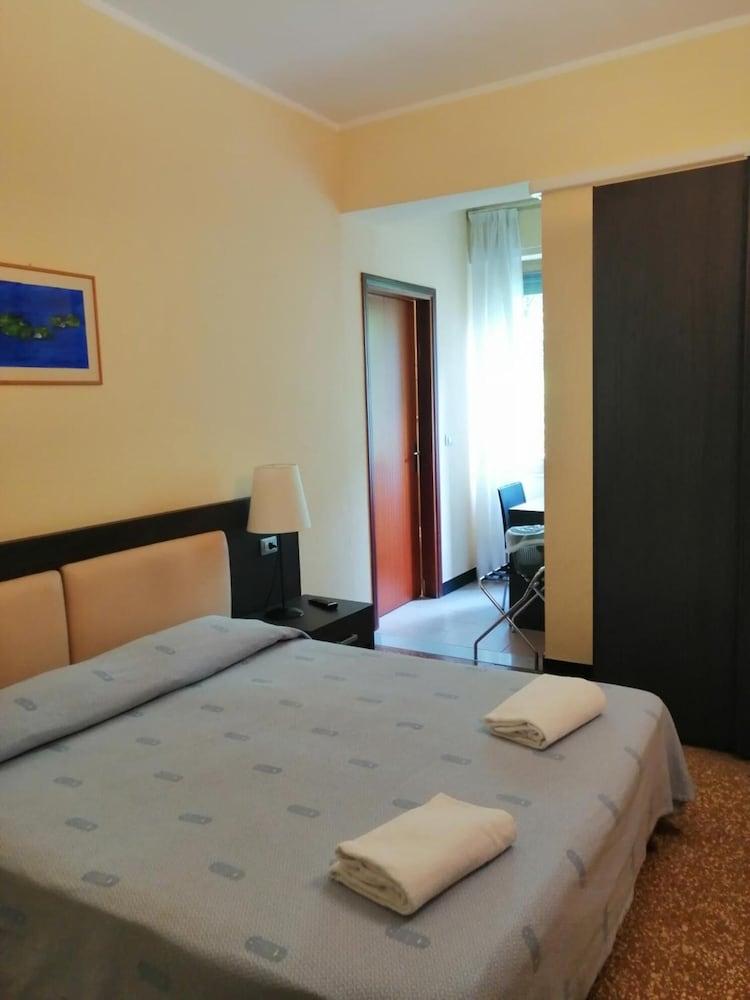 Hotel Palace Varazze Kültér fotó