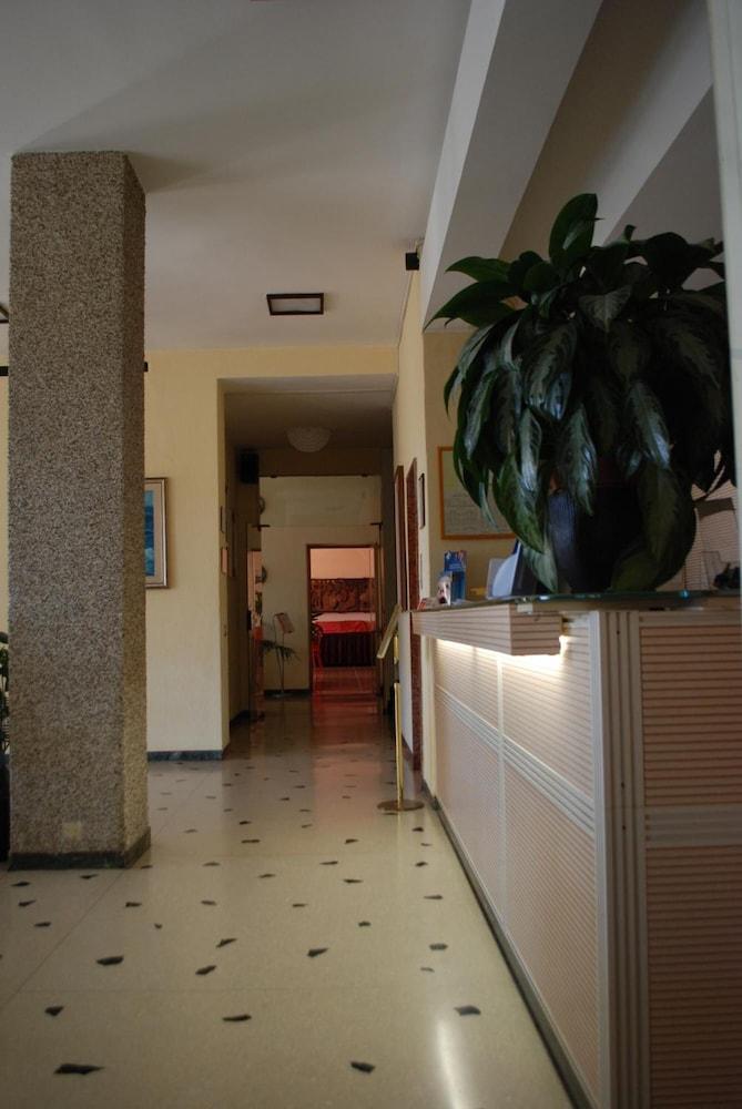 Hotel Palace Varazze Kültér fotó
